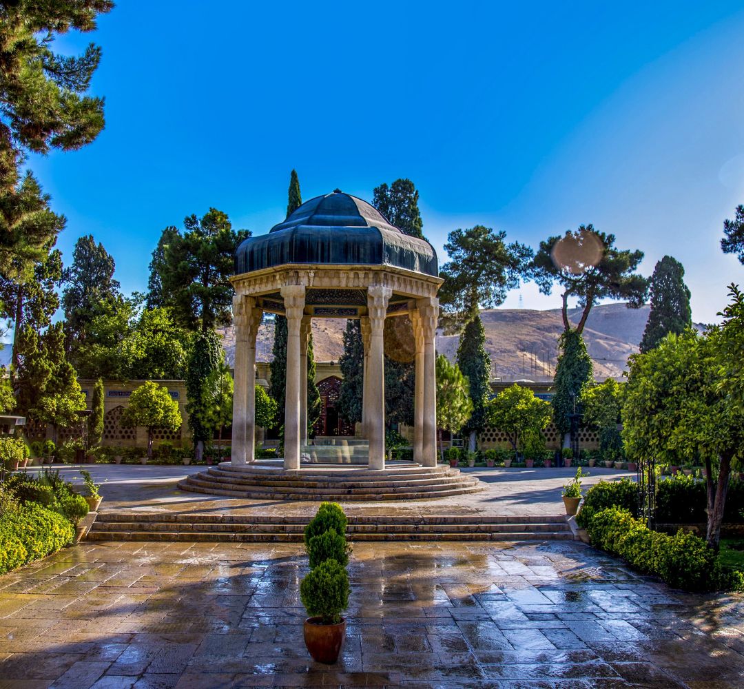 حافظ در فضای مجازی؛فرصت آشنایی یا تحریف معنا